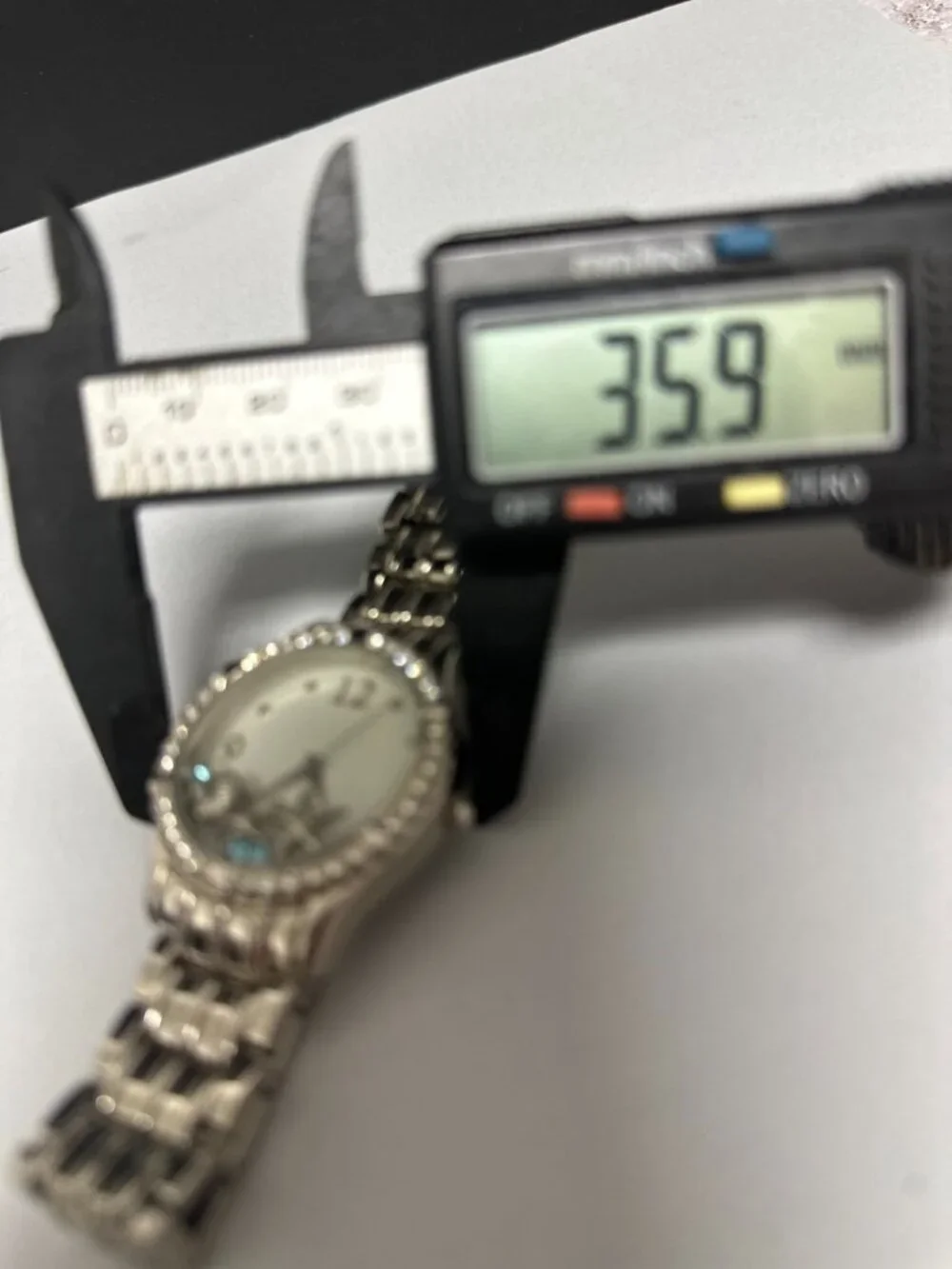 3/$30 Avon Watch Women Silver Tone Floating Seashell Charms New Battery 7.75